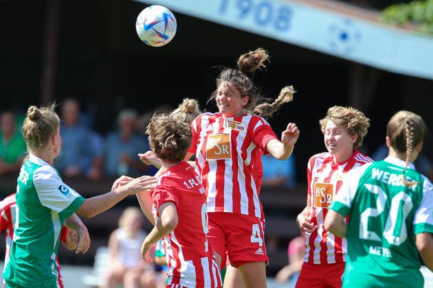v li Marie Becker 1 FC Union Berlin, 4 at header, action, game scene, 21 08 2022, Elsdorf Germany , football, test match women, 1 FC Union Berlin SV Werder Bremen xobx