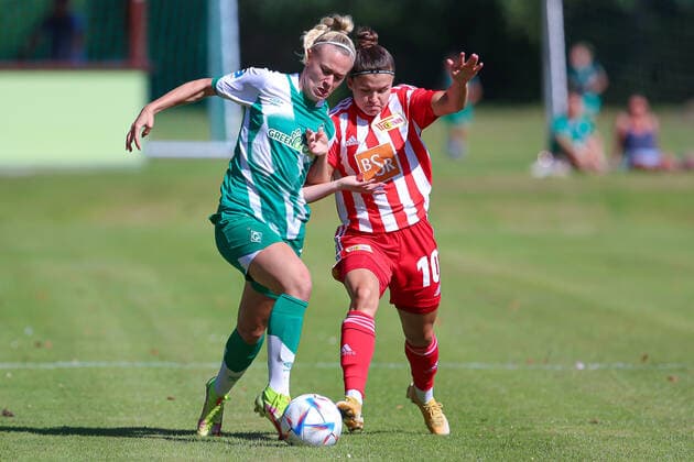 f li Lena Triendl SV Werder Bremen, 26 and Latoya Bach 1 FC Union Berlin, 10 in duel, duel, dynamics, action, action, game scene, 21 08 2022, Elsdorf Germany , football, test match women, 1 FC Union Berlin SV Werder Bremen xobx