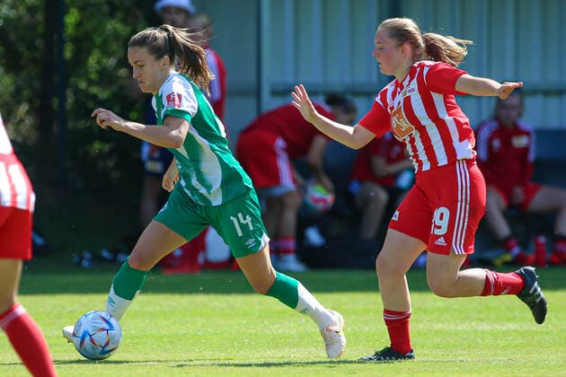 f li Michaela Brandenburg SV Werder Bremen, 14 and Pauline Wimmer 1 FC Union Berlin, 19 in duel, duel, dynamics, action, action, game scene, 21 08 2022, Elsdorf Germany , football, test match women, 1 FC Union Berlin SV Werder Bremen xobx