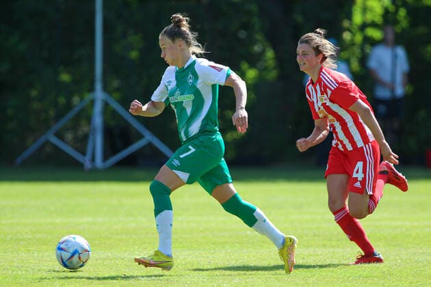 v li Agata Tarczynska SV Werder Bremen, 7 and Marie Becker 1 FC Union Berlin, 4 in running duel, duel, duel, dynamics, action, game scene, 21 08 2022, Elsdorf Germany , football, test match women, 1 FC Union Berlin SV Werder Bremen xobx