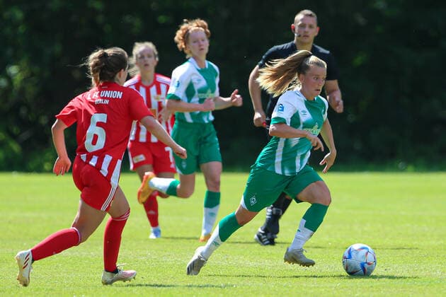 f li Lena Bucher 1 FC Union Berlin, 6 and Ricarda Walkling SV Werder Bremen, 13 in duel, duel, dynamics, action, action, game scene, 21 08 2022, Elsdorf Germany , football, test match women, 1 FC Union Berlin SV Werder Bremen xobx