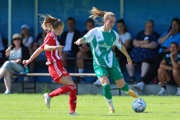 f li Megan Reichenbach 1 FC Union Berlin, 13 and Reena Wichmann SV Werder Bremen, 6 in duel, duel, dynamics, action, action, match scene, 21 08 2022, Elsdorf Germany , football, test match women, 1 FC Union Berlin SV Werder Bremen xobx