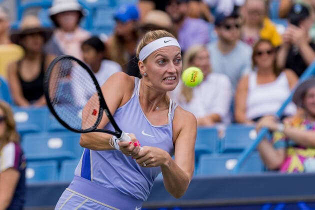 August 21, 2022, Mason, Ohio, USA: Petra Kvitova (CZE) hits a two-handed backhand during the championship of the Western and Southern Open at the Lindner Family Tennis Center, Mason, Oh. Mason USA - ZUMAs304 20220821_zaf_s304_001 Copyright: xScottxStuartx