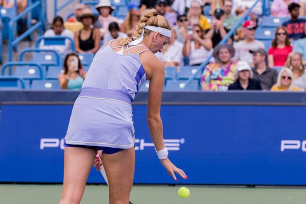 August 21, 2022, Mason, Ohio, USA: Petra Kvitova (CZE) prepares to serve during the championship of the Western and Southern Open at the Lindner Family Tennis Center, Mason, Oh. Mason USA - ZUMAs304 20220821_zaf_s304_018 Copyright: xScottxStuartx