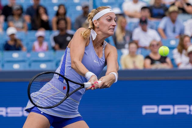August 21, 2022, Mason, Ohio, USA: Petra Kvitova (CZE) hits a two-handed backhand during the championship of the Western and Southern Open at the Lindner Family Tennis Center, Mason, Oh. Mason USA - ZUMAs304 20220821_zaf_s304_021 Copyright: xScottxStuartx