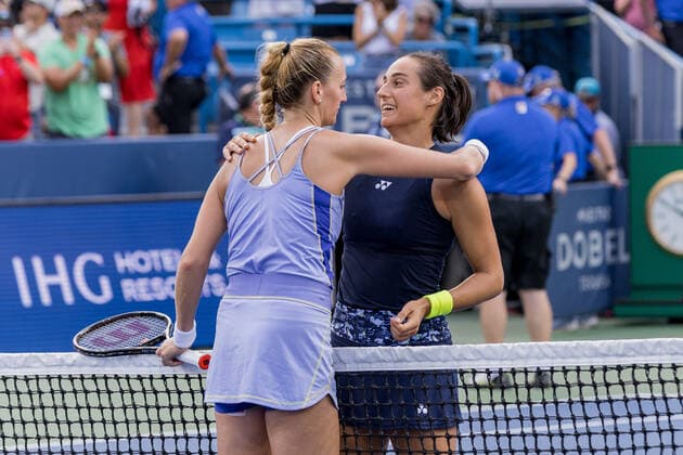 August 21, 2022, Mason, Ohio, USA: Caroline Garcia (FRA) gets a hug from Karolina Pliskova (CZE) after winning the championship of the Western and Southern Open at the Lindner Family Tennis Center, Mason, Oh. Mason USA - ZUMAs304 20220821_zaf_s304_036 Copyright: xScottxStuartx