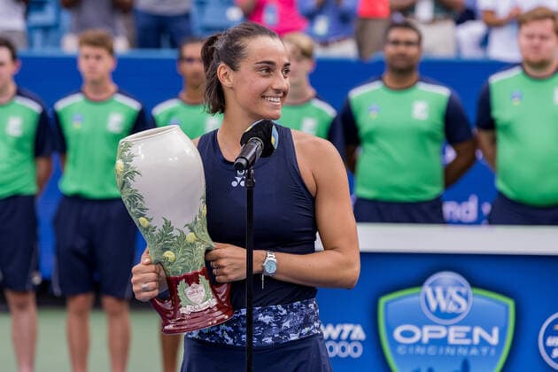 August 21, 2022, Mason, Ohio, USA: Caroline Garcia (FRA) smiles for the crowd while holding the Rookwood Trophy for winning the championship of the Western and Southern Open at the Lindner Family Tennis Center, Mason, Oh. Mason USA - ZUMAs304 20220821_zaf_s304_039 Copyright: xScottxStuartx