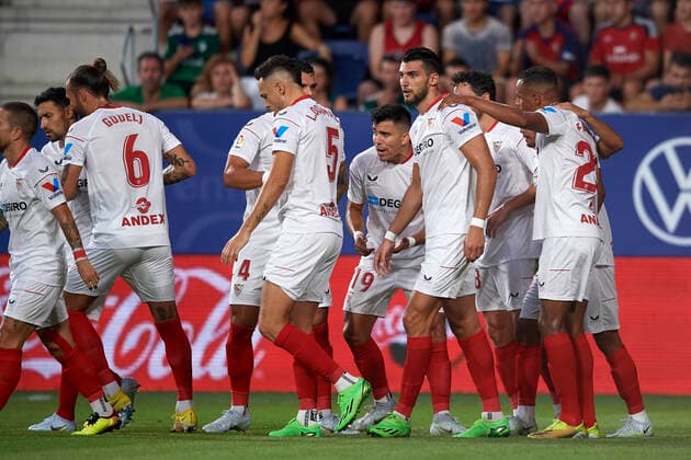 CA Osasuna v Sevilla FC - LaLiga Santander Rafa Mir Centre-Forward of Sevilla and Spain celebrates after scoring his sides first goal during the La Liga Santander match between CA Osasuna and Sevilla FC at El Sadar Stadium on August 12, 2022 in Pamplona, Spain. Pamplona Navarra Spain  Copyright: xJosexBretonx originalFilename:breton-caosasun220812_npv5d.jpg