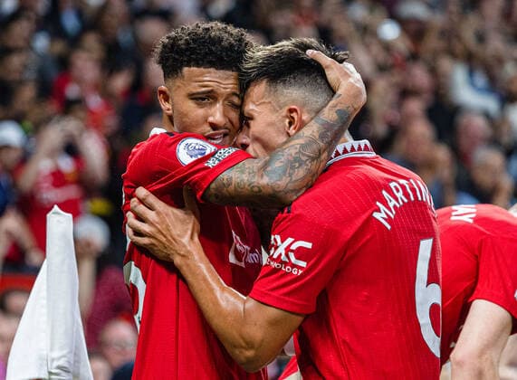 Sport Themen der Woche KW34 Sport Bilder des Tages (220823) -- MANCHESTER, Aug. 23, 2022 -- Manchester United, ManU s Jadon Sancho (L) celebrates with his teammate after scoring during the English Premier League match between Manchester United and Liverpool in Manchester, Britain, on Aug. 22, 2022. FOR EDITORIAL USE ONLY. NOT FOR SALE FOR MARKETING OR ADVERTISING CAMPAIGNS. NO USE WITH UNAUTHORIZED AUDIO, VIDEO, DATA, FIXTURE LISTS, CLUB LEAGUE LOGOS OR LIVE SERVICES. ONLINE IN-MATCH USE LIMITED TO 45 IMAGES, NO VIDEO EMULATION. NO USE IN BETTING, GAMES OR SINGLE CLUB LEAGUE PLAYER PUBLICATIONS. (SP)BRITAIN-MANCHESTER-FOOTBALL-PREMIER LEAGUE-MANCHESTER UNITED VS LIVERPOOL XinxHua 