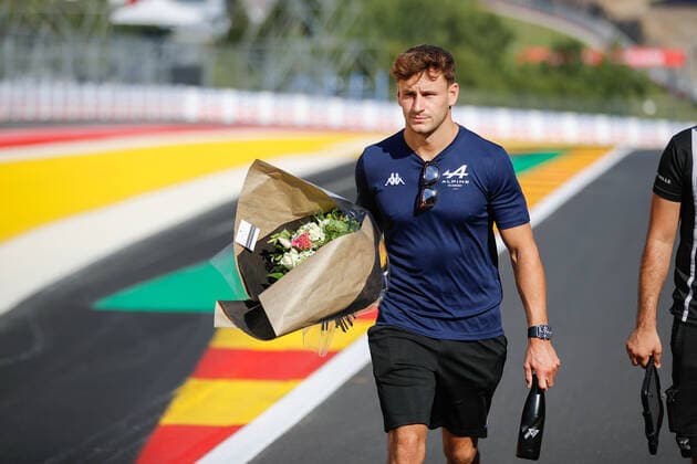 MARTINS Victor (fra), ART Grand Prix, Dallara F3, portrait bringing flowers in the Raidillon in memory of Anthoine Hubert during the 7th round of the 2022 FIA Formula 3 Championship, from August 26 to 28, 2022 on the Circuit de Spa-Francorchamps, in Francorchamps, Belgium - AUTO - FORMULA 3 2022 - BELGIUM DPPI Panoramic  00122033__V2_8419