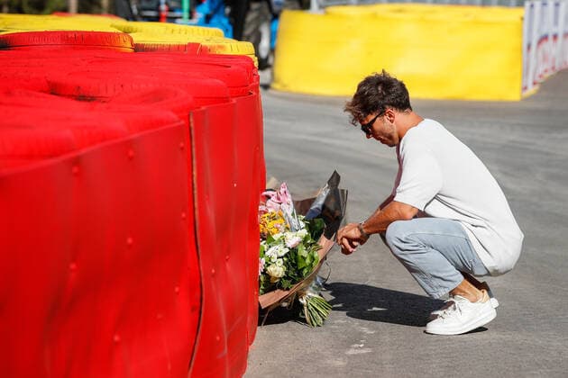 GASLY Pierre (fra), Scuderia AlphaTauri AT03, portrait bringing flowers in the Raidillon in memory of Anthoine Hubert during the Formula 1 Rolex Belgian Grand Prix 2022, 14th round of the 2022 FIA Formula One World Championship, WM, Weltmeisterschaft from August 26 to 28, 2022 on the Circuit de Spa-Francorchamps, in Francorchamps, Belgium - F1 - BELGIAN GRAND PRIX 2022 DPPI Panoramic  00122033__V2_8468