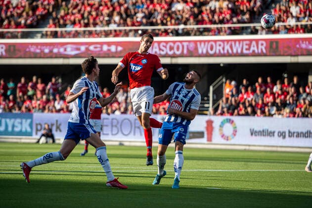 Silkeborg IF v HJK Helsinki, UEFA Europa League qualification, Silkeborg, Denmark Silkeborg, Denmark. 25th, August 2022. Nicklas Helenius (11) of Silkeborg IF and Arttu Hoskonen (5) of HJK Helsinki seen during the UEFA Europa League qualification match between Silkeborg IF and HJK Helsinki at JYSK Park in Silkeborg. Silkeborg Denmark  Copyright: xGonzalesxPhoto MortenxKjaerx