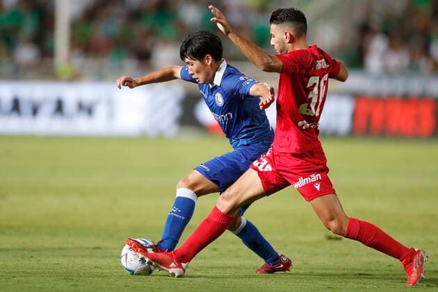 NICOSIA, CYPRUS - AUGUST 25 : Seok Hong of Gent during the UEFA Europa Conference league Fourth Qualifying Round match second leg between Omonia Nicosia and Kaa Gent on august 25, 2022 in Nicosia, Cyprus, 25 08 2022 ( Omonia Nicosia v Kaa Gent - Conference League PhotoNews Panoramic 