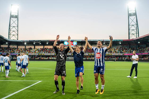 Silkeborg IF v HJK Helsinki, UEFA Europa League qualification, Silkeborg, Denmark Silkeborg, Denmark. 25th, August 2022. Jakob Tannander (12), Atomu Tanaka (37) and Murilo (20) of HJK Helsinki are celebrating the qualification to the UEFA Europa League group matches after the UEFA Europa League qualification match between Silkeborg IF and HJK Helsinki at JYSK Park in Silkeborg. Silkeborg Denmark  Copyright: xGonzalesxPhoto MortenxKjaerx