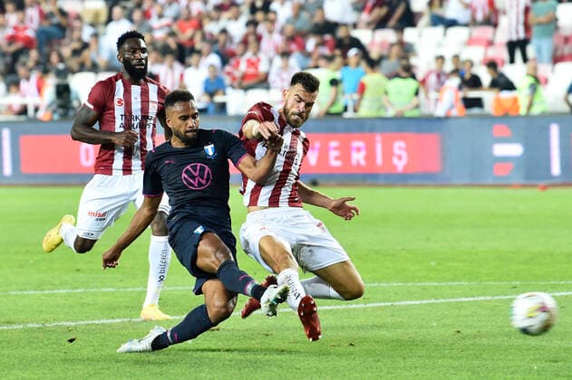 220825 Isaac Kiese Thelin of Malmö FF scores 0 2 during the UEFA Europa League play off match between Sivasspor and Malmö FF on August 25, 2022 in Sivas Photo Christian Örnberg BILDBYRAN COP 166 CO0221 football football soccer fotball uefa europa league play off sivasspor malmö ff bbeng,  Copyright: CHRISTIANxÖRNBERG BB220825CO075