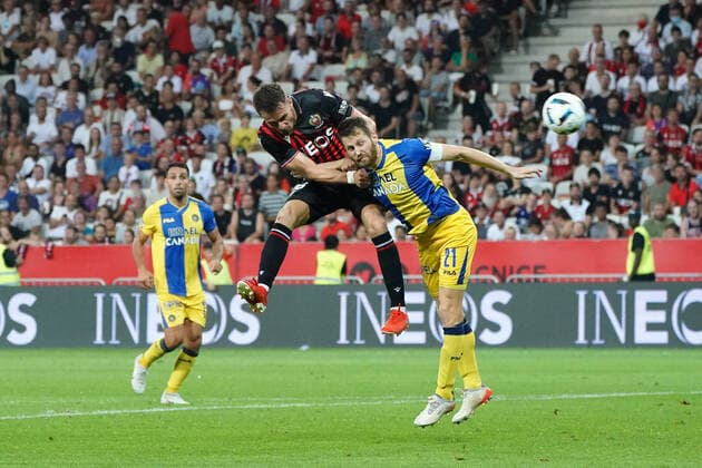 Aaron Ramsey (OGC Nice) - Sheran Yeini (Maccabi Tel Aviv) FOOTBALL : OGC Nice vs Maccabi Tel Aviv - Barrage retour de confÃ rence Ligue - Nice - 25 08 2022 NorbertScanella Panoramic 