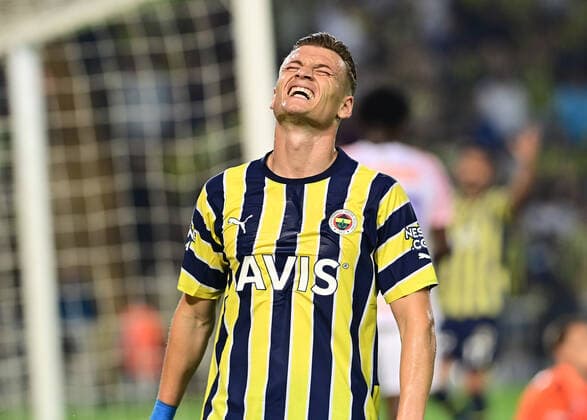 Ezgjan Alioski of Fenerbahce during the UEFA Europa League Play-Off second leg match between Fenerbahce and Austria Wien at Ulker Stadium in Istanbul, Turkey on August 25, 2022. ( Photo by Seskimphoto ) Fenerbahce v Austria Wien - UEFA Europa League - Play-off second leg match 