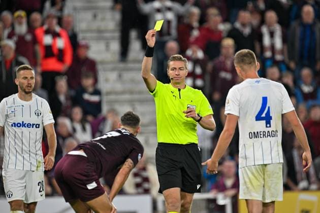 Heart of Midlothian v FC Zurich Europa League 25 08 2022. Play Off Second Leg RED CARD Referee Lawrence Visser (BEL) shows a second yellow card to Hearts Jorge Grant during the Europa League match between Heart of Midlothian and FC Zurich at Tynecastle Park, Edinburgh, Scotland on 25 August 2022. Editorial use only , Copyright: xMalcolmxMackenziex PSI-15818-0010