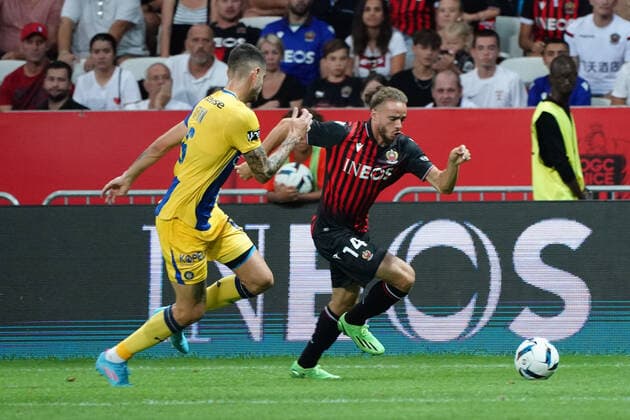 Billal Brahimi (OGC Nice) - Nir Bitton (Maccabi Tel Aviv) FOOTBALL : OGC Nice vs Maccabi Tel Aviv - Barrage retour de confÃ rence Ligue - Nice - 25 08 2022 NorbertScanella Panoramic 