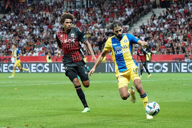 Calvin Stengs (OGC Nice) - Ofir Davidzada (Maccabi Tel Aviv) FOOTBALL : OGC Nice vs Maccabi Tel Aviv - Barrage retour de confÃ rence Ligue - Nice - 25 08 2022 NorbertScanella Panoramic 