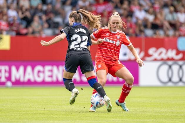 Estefania Banini 22 Atletico Madrid , Georgia Stanway 31 FC Bayern Frauen , FC Bayern Frauen Muenchen vs Atletico Madrid, test match, 260822 DFL REGULATIONS PROHIBIT ANY USE OF PHOTOGRAPHS AS IMAGE SEQUENCES AND OR QUASI VIDEO kolbert press Muenchen Bayern Germany Copyright: xkolbert-press UlrichxGamelx