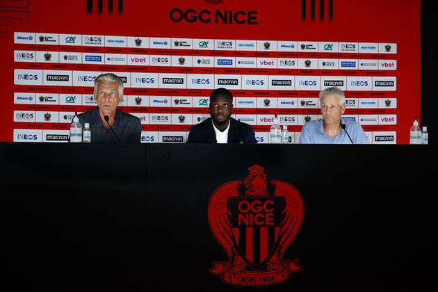 Jean Pierre Rivere (president de l OGC Nice) - Nicolas Pepe (OGC Nice) - Lucien Favre (entraineur de l OGC Nice) FOOTBALL : PrÃ sentation de Nicolas Pepe - Nice - 26 08 2022 NorbertScanella Panoramic 