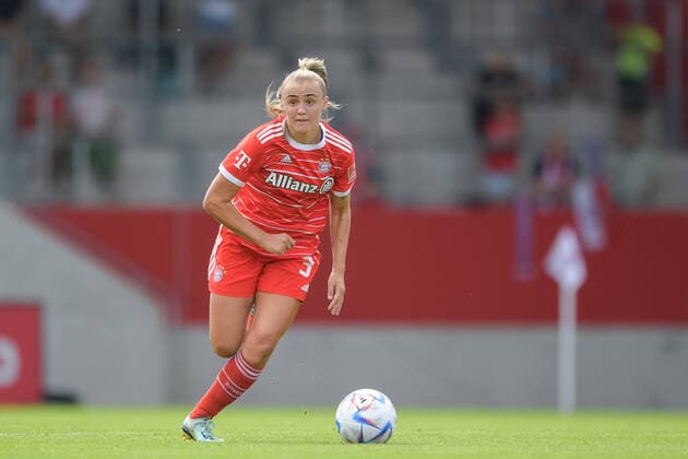 Soccer, preparation, 26 08 2022, FC Bayern Munich Atletico Madrid In the picture Georgia STANWAY FC Bayern Munich, 31 dribbling ball Munich FC Bayern Campus Bayern Germany Copyright: Passion2Press MarkusxFischerx