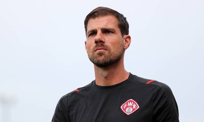 v li coach Marco Wildersinn FC Würzburger Kickers , single picture, 26 08 2022, Würzburg Germany , Football, Regionalliga Bayern, FC Würzburger Kickers SpVgg Unterhaching, DFB DFL REGULATIONS PROHIBIT ANY USE OF PHOTOGRAPHS AS IMAGE SEQUENCES AND OR QUASI VIDEO xfsx