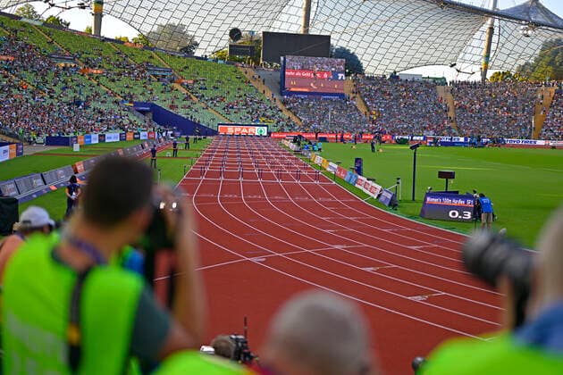 21 08 2022, European Championchips Munich 2022, Athletics in the Olympic Stadium, The hurdles are set up for the 100 meter hurdles race.