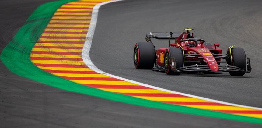SPA-FRANCORCHAMPS, BELGIUM - AUGUST 26 : Sainz - Ferrari during the F1 race of the Belgian Formula One Grand Prix Spa Francorchamps on August 26, 2022 in Spa-Francorchamps, Belgium, 26 08 2022 ( Belgian Grand Prix Formula One 2022 PhotoNews Panoramic 