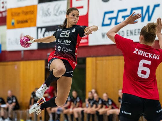 Sport Themen der Woche KW34 Sport Bilder des Tages Lucie-Marie Kretzschmar (HSG Bensheim Auerbach, 33) wirft aus dem Rueckraum, HSG Bensheim Auerbach vs. BSV Sachsen-Zwickau, Handball, Frauen, 2. Dentsply Sirona Cup 2022, 27.08.2022 EIBNER Michael Schmidt HSG Bensheim Auerbach vs. BSV Sachsen-Zwickau, Handball, Frauen, 2. Dentsply Sirona Cup 2022, 27.08.2022 Bensheim *** Lucie Marie Kretzschmar HSG Bensheim Auerbach, 33 throws from the back, HSG Bensheim Auerbach vs BSV Sachsen Zwickau, Handball, Women, 2 Dentsply Sirona Cup 2022, 27 08 2022 EIBNER Michael Schmidt HSG Bensheim Auerbach vs BSV Sachsen Zwickau, Handball, Women, 2 Dentsply Sirona Cup 2022, 27 08 2022 Bensheim Copyright: xEIBNER MichaelxSchmidtx EP_MST