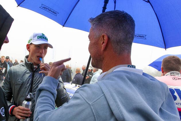 Sport Themen der Woche KW34 Nuerburg, Deutschland 26.- 28. August 2022: DTM Nuerburgring - Rennen 1 - 2022 David Schumacher (Mercedes AMG Team Winward 27) mit seinem Vater Ralf Schumacher, F1 Sky Experte *** Nuerburg, Germany 26 28 August 2022 DTM Nuerburgring Race 1 2022 David Schumacher Mercedes AMG Team Winward 27 with his father Ralf Schumacher, F1 Sky Expert Copyright: xFotostandx xTobiasxGorgesx