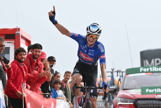 Sport Themen der Woche KW34 Sport Bilder des Tages Australian Jay Vine of Alpecin-Fenix celebrates as he crosses the finish line to win stage 8 of the 2022 edition of the Vuelta a Espana , Tour of Spain cycling race, from La Pola Llaviana to Collau Fancuaya, Yernes y Tameza (153.4 km), Spain, Saturday 27 August 2022. DAVIDxSTOCKMAN  x41252246x