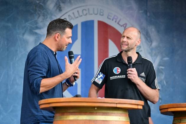 27 08 2022 Handball 1 Bundesliga Season 2022 2023 HC Erlangen HCE Event Season Opening Dennis Baier Moderator Olafur Stefansson Co Trainer HC Erlangen HCE