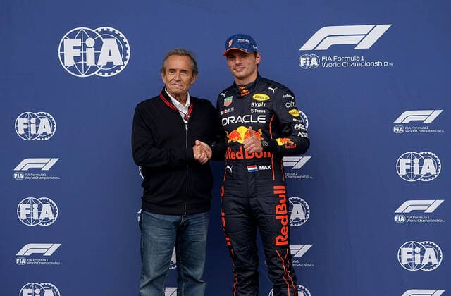 FORMULA 1 ROLEX BELGIAN GRAND PRIX 2022 27 08 2022, Circuit de Spa Francorchamps, Spa Franchorchamps, FORMULA 1 ROLEX BELGIAN GRAND PRIX 2022 , in picture Former racing driver Jackie Ickx congratulates Max Verstappen NEL , Oracle Red Bull Racing on pole position nordphotoxGmbHx xBratic nph00250