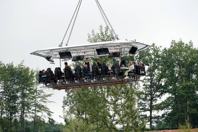 FORMULA 1 ROLEX BELGIAN GRAND PRIX 2022 27 08 2022, Circuit de Spa Francorchamps, Spa Franchorchamps, FORMULA 1 ROLEX BELGIAN GRAND PRIX 2022 , in the picture guests are lifted into the air with a gondola nordphotoxGmbHx xBratic nph00250