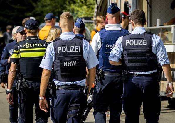 SPA Dutch, German and Belgian police officers in the run up to the F1 Grand Prix of Belgium at the Spa Francorchamps circuit on August 29, 2022 in Spa, Belgium REMKO DE WAAL F1 Grand Prix of Belgium 2022 xVIxANPxSportx xxANPxIVx 453620803 originalFilename: 453620803.jpg