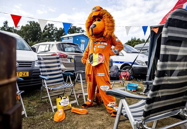 SPA A fan of Max Verstappen prepares at the campsite in the run up to the F1 Grand Prix of Belgium at the circuit of Spa Francorchamps on August 29, 2022 in Spa, Belgium REMKO DE WAAL F1 Grand Prix of Belgium 2022 xVIxANPxSportx xxANPxIVx 453620809 originalFilename: 453620809.jpg