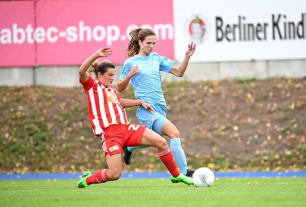 Football, Women, Season 2022 2023, Regionalliga Nordost 1 Matchday , FC Viktoria 1889 Berlin 1 FC Union Berlin, v l Luise Wildner 1 FC Union Berlin , Marlies Sänger Viktoria Berlin , 28 08 2022, Copyright: xSebastianxRäppold MatthiasxKochx