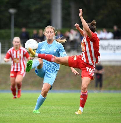 Football, Women, Season 2022 2023, Regionalliga Nordost 1 Matchday , FC Viktoria 1889 Berlin 1 FC Union Berlin, v l Trinity Künzel Viktoria Berlin , Latoya Maxime Bach 1 FC Union Berlin , 28 08 2022, Copyright: xSebastianxRäppold MatthiasxKochx