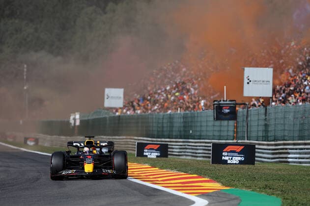 01 VERSTAPPEN Max (nld), Red Bull Racing RB18, action during the Formula 1 Rolex Belgian Grand Prix 2022, 14th round of the 2022 FIA Formula One World Championship, WM, Weltmeisterschaft from August 26 to 28, 2022 on the Circuit de Spa-Francorchamps, in Francorchamps, Belgium - F1 - BELGIAN GRAND PRIX 2022 - RACE DPPI Panoramic  G00D7449