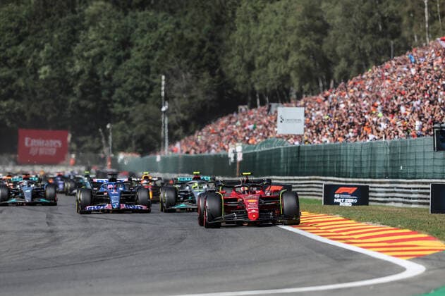Start race 55 SAINZ Carlos (spa), Scuderia Ferrari F1-75, action 14 ALONSO Fernando (spa), Alpine F1 Team A522, action 44 HAMILTON Lewis (gbr), Mercedes AMG F1 Team W13, action during the Formula 1 Rolex Belgian Grand Prix 2022, 14th round of the 2022 FIA Formula One World Championship, WM, Weltmeisterschaft from August 26 to 28, 2022 on the Circuit de Spa-Francorchamps, in Francorchamps, Belgium - F1 - BELGIAN GRAND PRIX 2022 - RACE DPPI Panoramic  G00D7496