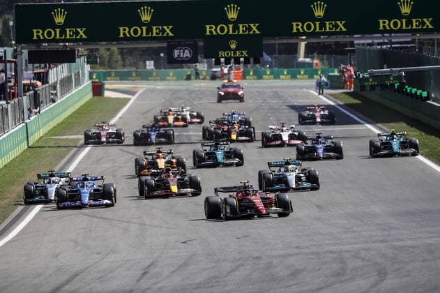 start race 55 SAINZ Carlos (spa), Scuderia Ferrari F1-75, action 14 ALONSO Fernando (spa), Alpine F1 Team A522, action 11 PEREZ Sergio (mex), Red Bull Racing RB18, action 44 HAMILTON Lewis (gbr), Mercedes AMG F1 Team W13, action 63 RUSSELL George (gbr), Mercedes AMG F1 Team W13, action during the Formula 1 Rolex Belgian Grand Prix 2022, 14th round of the 2022 FIA Formula One World Championship, WM, Weltmeisterschaft from August 26 to 28, 2022 on the Circuit de Spa-Francorchamps, in Francorchamps, Belgium - F1 - BELGIAN GRAND PRIX 2022 - RACE DPPI Panoramic  _V2_2514