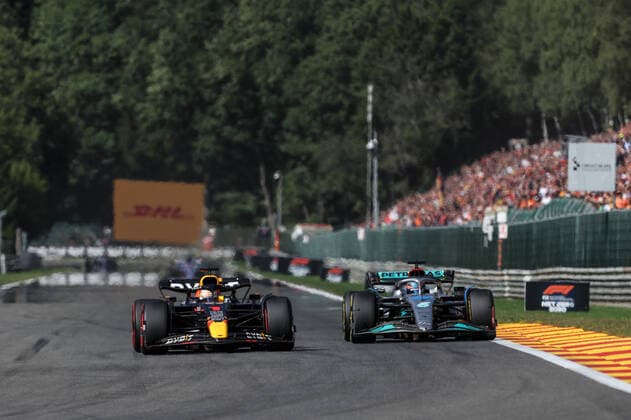 01 VERSTAPPEN Max (nld), Red Bull Racing RB18, action 63 RUSSELL George (gbr), Mercedes AMG F1 Team W13, action during the Formula 1 Rolex Belgian Grand Prix 2022, 14th round of the 2022 FIA Formula One World Championship, WM, Weltmeisterschaft from August 26 to 28, 2022 on the Circuit de Spa-Francorchamps, in Francorchamps, Belgium - F1 - BELGIAN GRAND PRIX 2022 - RACE DPPI Panoramic  G00D7745