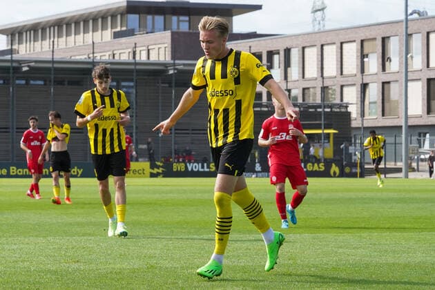 Sunday, 28 08 2022 Season 2022 2023 3 Matchday A Junior Bundesliga U19 Bundesliga at BVB Fussballpark Hohenbuschei, Dortmund, Germany BV Borussia Dortmund U19 Rot Weiss Essen U19 Julian Rijkhoff Borussia Dortmund U19 9