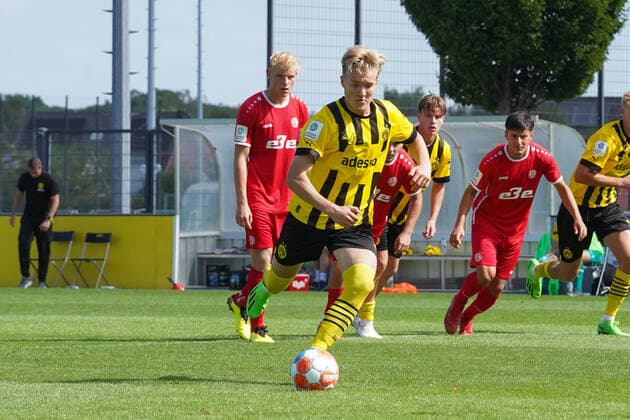 Sunday, 28 08 2022 Season 2022 2023 3 Matchday A Junior Bundesliga U19 Bundesliga at BVB Fussballpark Hohenbuschei, Dortmund, Germany BV Borussia Dortmund U19 Rot Weiss Essen U19 Julian Rijkhoff Borussia Dortmund U19 9