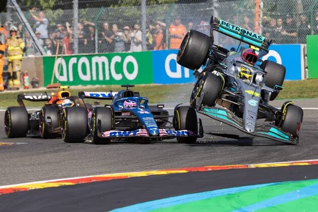 Accident between Lewis Hamilton Mercedes AMG Petronas Motorsport and Fernando Alonso Alpine F1 Team , Belgian Grand Prix 2022, Motorsport, Formula 1, 28 08 2022 Belgian Grand Prix 2022, Motorsport, Formula 1, 28 08 2022 Copyright: xEibner-Pressefoto AlexanderxNeisx EP_ANS