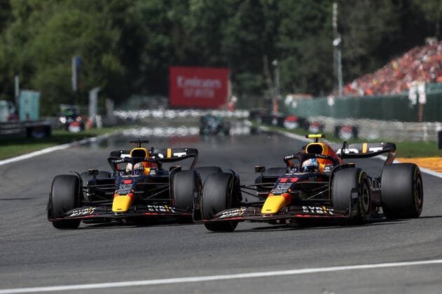 01 VERSTAPPEN Max (nld), Red Bull Racing RB18, action 11 PEREZ Sergio (mex), Red Bull Racing RB18, action during the Formula 1 Rolex Belgian Grand Prix 2022, 14th round of the 2022 FIA Formula One World Championship, WM, Weltmeisterschaft from August 26 to 28, 2022 on the Circuit de Spa-Francorchamps, in Francorchamps, Belgium - F1 - BELGIAN GRAND PRIX 2022 - RACE DPPI Panoramic  G00D7806