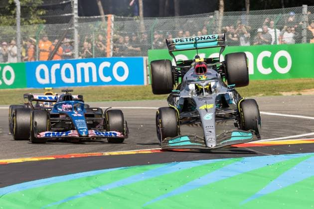 Accident between Lewis Hamilton Mercedes AMG Petronas Motorsport and Fernando Alonso Alpine F1 Team , Belgian Grand Prix 2022, Motorsport, Formula 1, 28 08 2022 Belgian Grand Prix 2022, Motorsport, Formula 1, 28 08 2022 Copyright: xEibner-Pressefoto AlexanderxNeisx EP_ANS