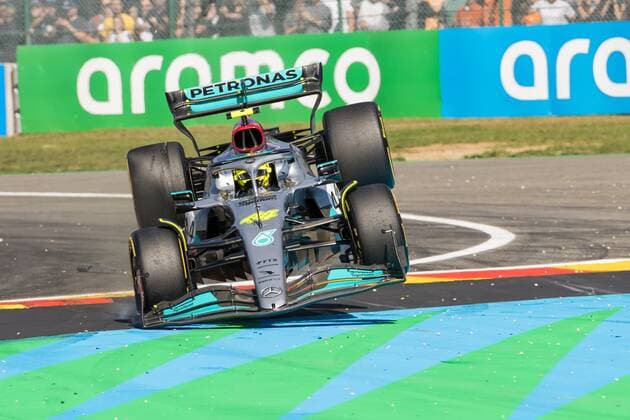 Lewis Hamilton Mercedes AMG Petronas Motorsport after collision with Fernando Alonso Alpine F1 Team in the air, Belgian Grand Prix 2022, Motorsport, Formula 1, 28 08 2022 Belgian Grand Prix 2022, Motorsport, Formula 1, 28 08 2022 Copyright: xEibner-Pressefoto AlexanderxNeisx EP_ANS